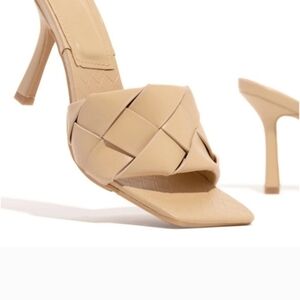 Brand New 8.5 Beautiful Nude Sandals Shoes